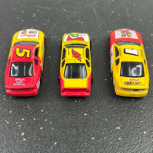 Free Gift 3 NASCAR Hot Wheels Die-Cast Kellogg Corn Flakes Race Cars Vintage - Picture 3 of 12